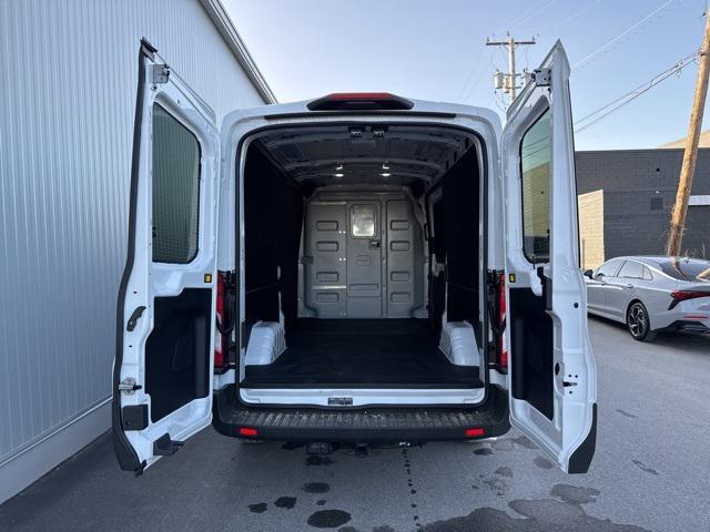 Photo of 2025 Oxford White Ford Transit-350