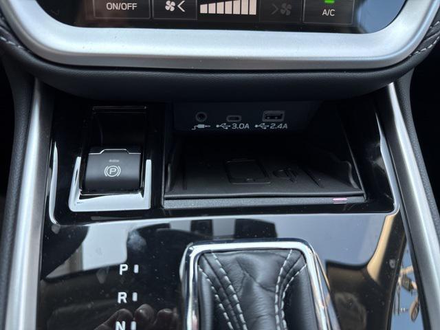 Photo of 2025 Crystal White Pearl Subaru Legacy