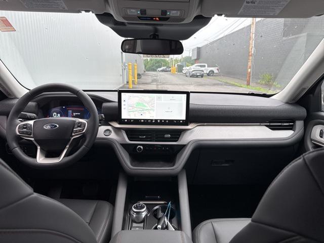Photo of 2025 Carbonized Gray Metallic Ford Explorer
