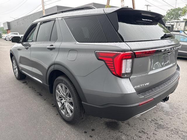 Photo of 2025 Carbonized Gray Metallic Ford Explorer