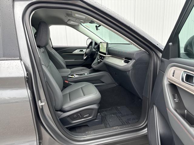 Photo of 2025 Carbonized Gray Metallic Ford Explorer