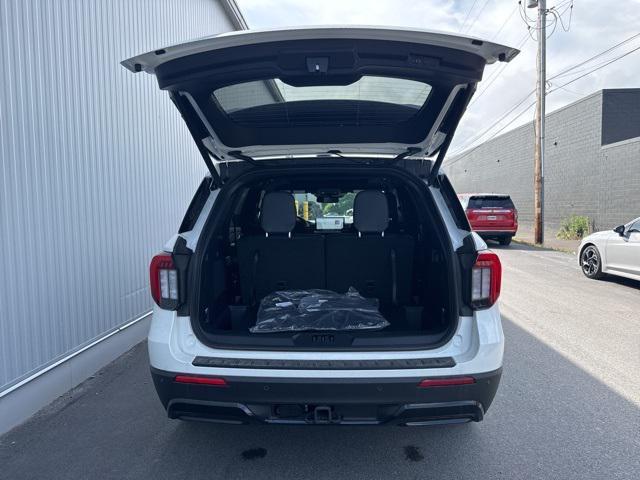 Photo of 2025 Star White Metallic Tri-Coat Ford Explorer