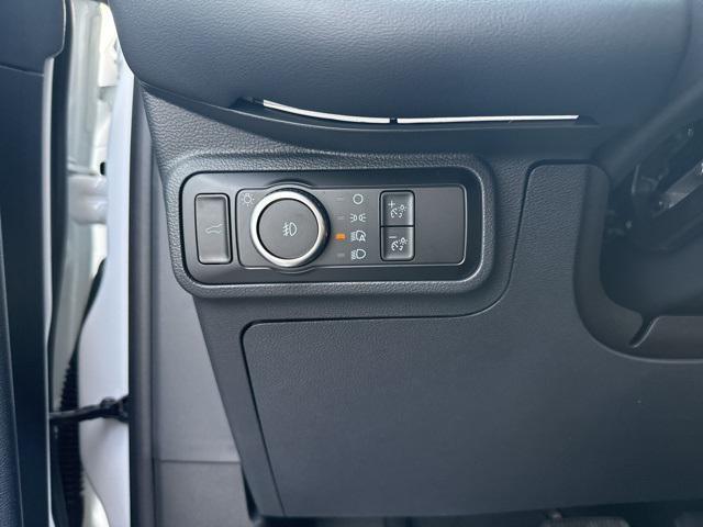 Photo of 2025 Star White Metallic Tri-Coat Ford Explorer