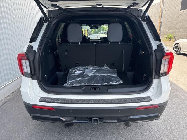 Photo of 2025 Star White Metallic Tri-Coat Ford Explorer