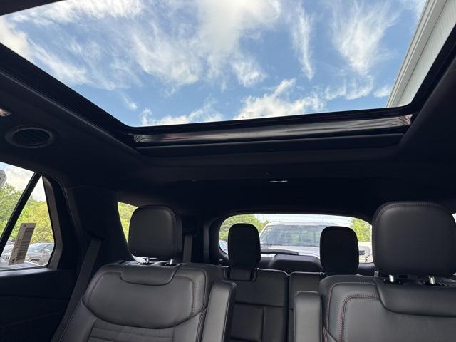 Photo of 2025 Star White Metallic Tri-Coat Ford Explorer