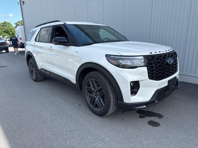 Photo of 2025 Star White Metallic Tri-Coat Ford Explorer