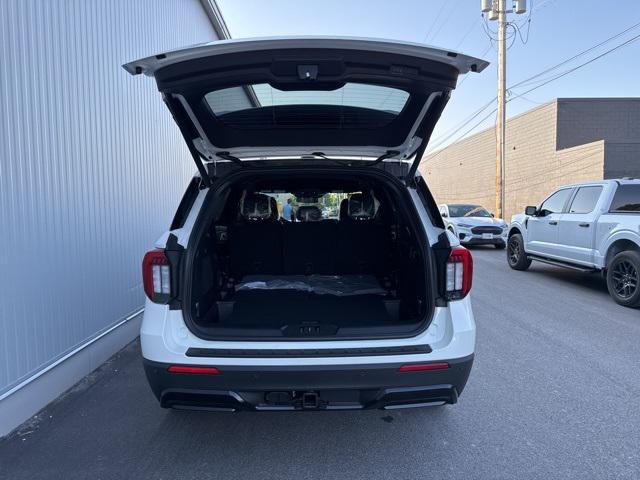 Photo of 2025 Star White Metallic Tri-Coat Ford Explorer