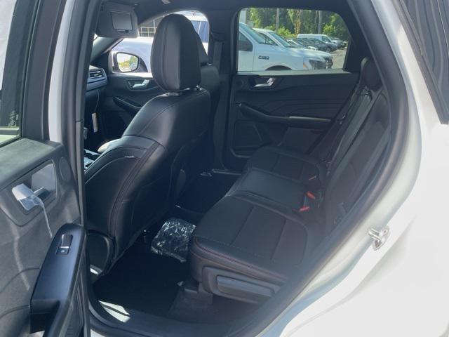 Photo of 2025 Star White Metallic Tri-Coat Ford Escape