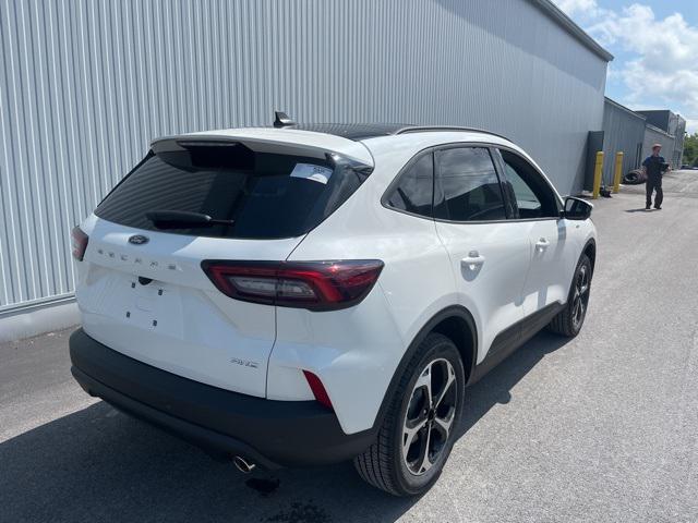 Photo of 2025 Star White Metallic Tri-Coat Ford Escape