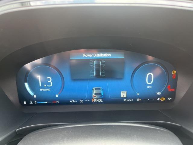 Photo of 2025 Star White Metallic Tri-Coat Ford Escape