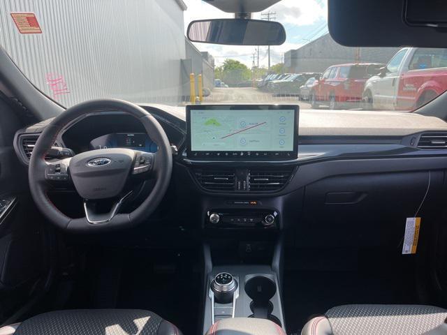 Photo of 2025 Star White Metallic Tri-Coat Ford Escape