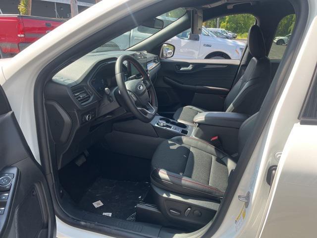 Photo of 2025 Star White Metallic Tri-Coat Ford Escape