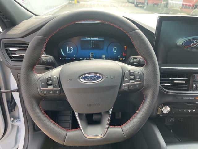 Photo of 2025 Star White Metallic Tri-Coat Ford Escape