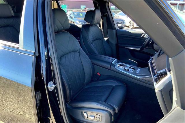 Photo of 2025 BLACK BMW X7