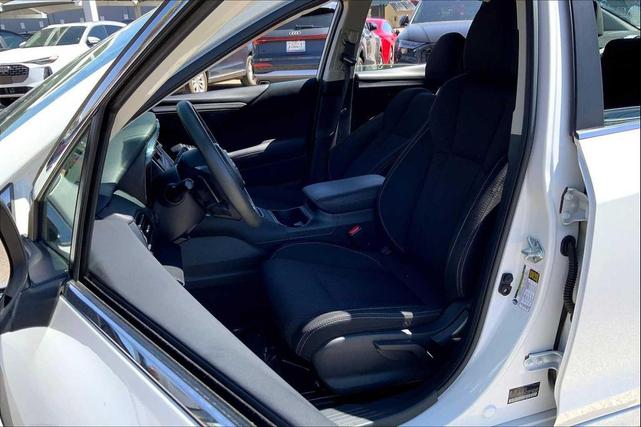 Photo of 2022 Crystal White Pearl Subaru Legacy