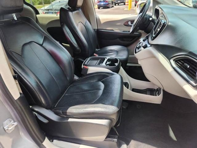 Photo of 2019 Gray Chrysler Pacifica