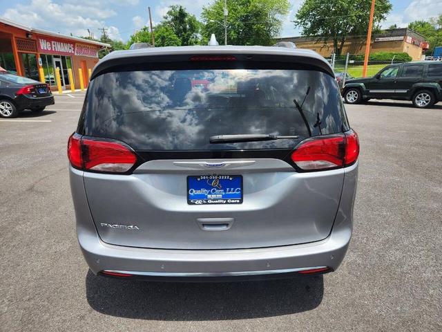 Photo of 2019 Gray Chrysler Pacifica