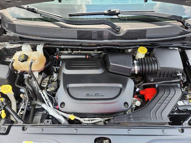 Photo of 2019 Gray Chrysler Pacifica
