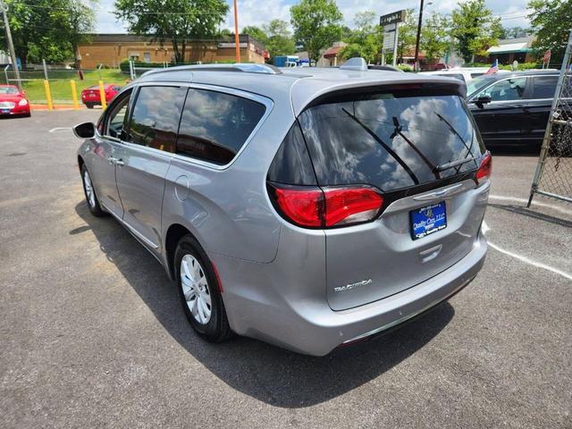 Photo of 2019 Gray Chrysler Pacifica