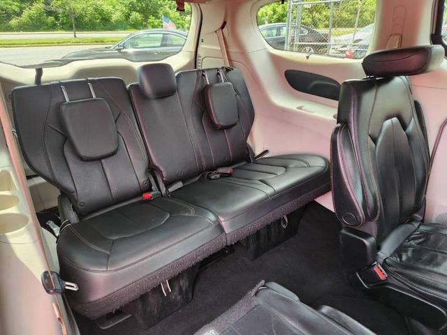 Photo of 2019 Gray Chrysler Pacifica