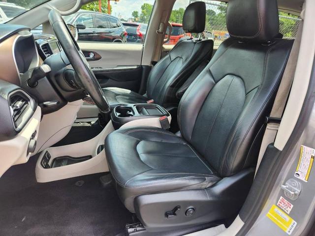 Photo of 2019 Gray Chrysler Pacifica