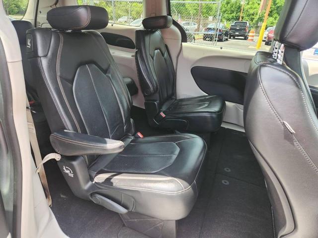 Photo of 2019 Gray Chrysler Pacifica