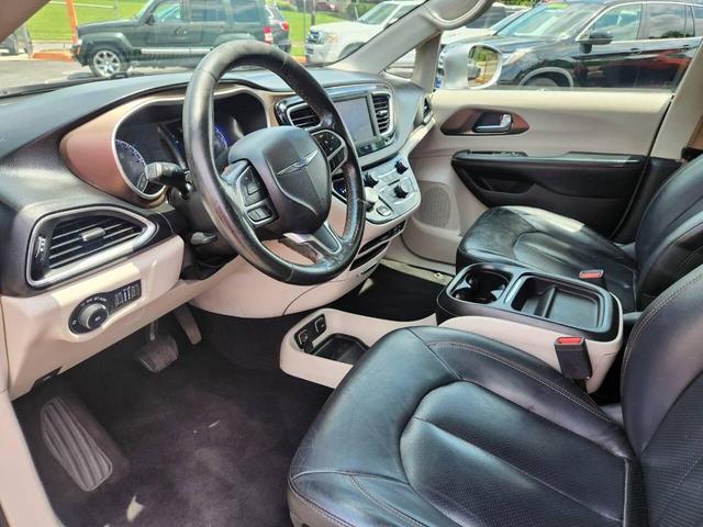 Photo of 2019 Gray Chrysler Pacifica