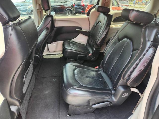 Photo of 2019 Gray Chrysler Pacifica