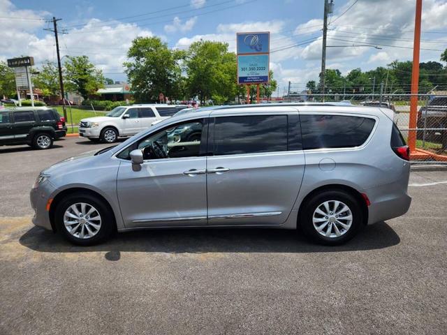 Photo of 2019 Gray Chrysler Pacifica