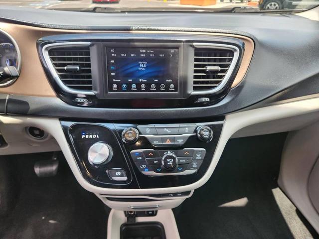 Photo of 2019 Gray Chrysler Pacifica