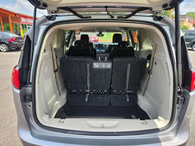 Photo of 2019 Gray Chrysler Pacifica