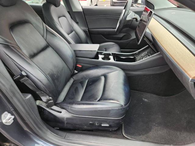 Photo of 2018 Gray Tesla Model 3