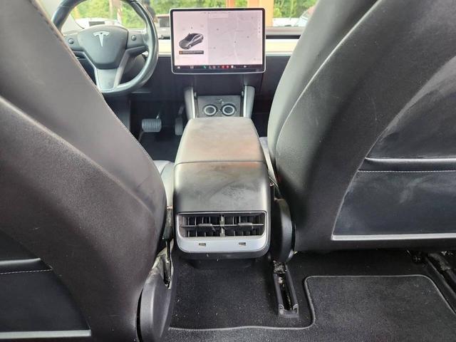 Photo of 2018 Gray Tesla Model 3