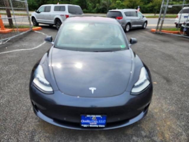 Photo of 2018 Gray Tesla Model 3