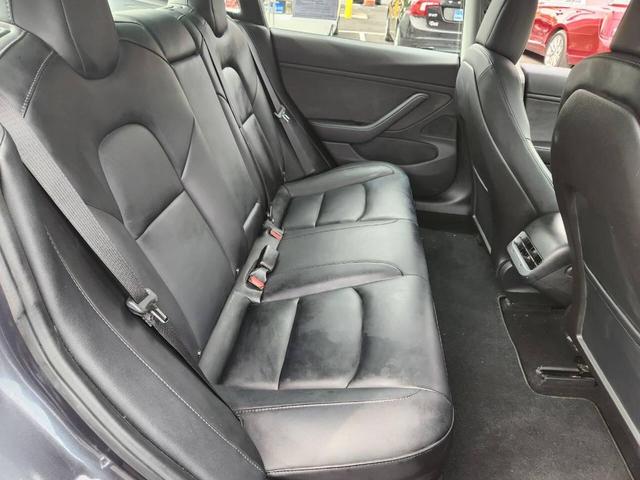 Photo of 2018 Gray Tesla Model 3
