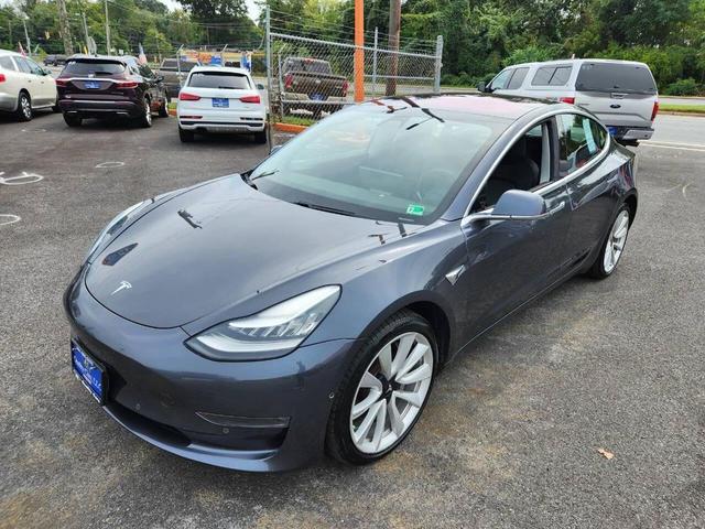 Photo of 2018 Gray Tesla Model 3