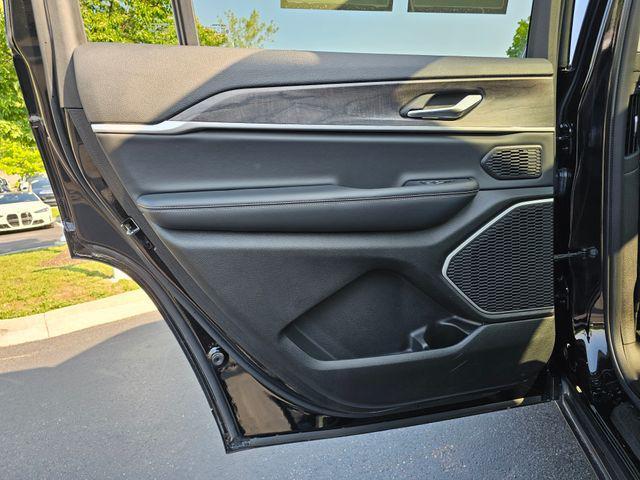 Photo of 2022 Diamond Black Crystal Pearlcoat Jeep Grand Cherokee L