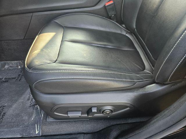 Photo of 2022 Diamond Black Crystal Pearlcoat Jeep Grand Cherokee L