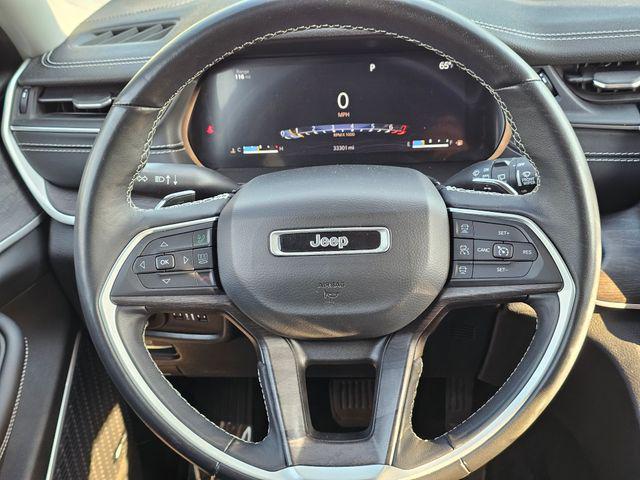Photo of 2022 Diamond Black Crystal Pearlcoat Jeep Grand Cherokee L