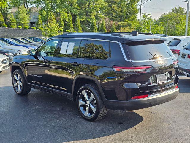 Photo of 2022 Diamond Black Crystal Pearlcoat Jeep Grand Cherokee L