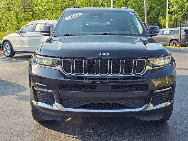 Photo of 2022 Diamond Black Crystal Pearlcoat Jeep Grand Cherokee L