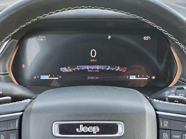 Photo of 2022 Diamond Black Crystal Pearlcoat Jeep Grand Cherokee L