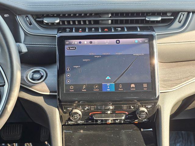 Photo of 2022 Diamond Black Crystal Pearlcoat Jeep Grand Cherokee L