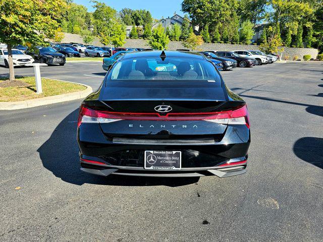 Photo of 2023 Phantom Black Hyundai ELANTRA