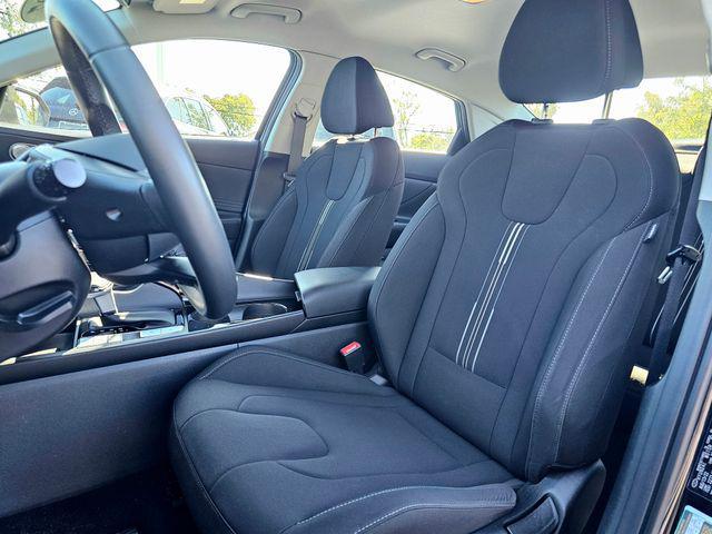 Photo of 2023 Phantom Black Hyundai ELANTRA