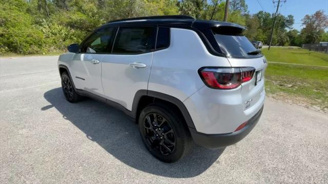 Photo of 2024 Silver Zynith Metallic Clearcoat Jeep Compass
