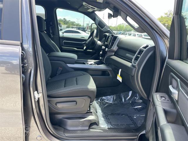 Photo of 2025 Granite Crystal Metallic Clearcoat RAM 1500
