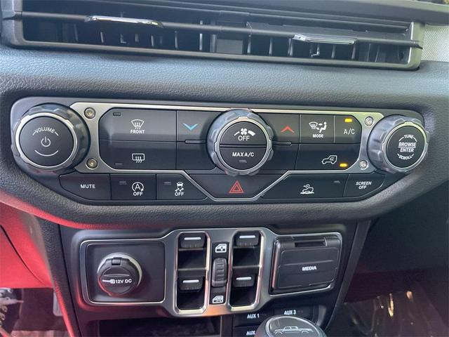 Photo of 2025 Bright White Clearcoat Jeep Gladiator