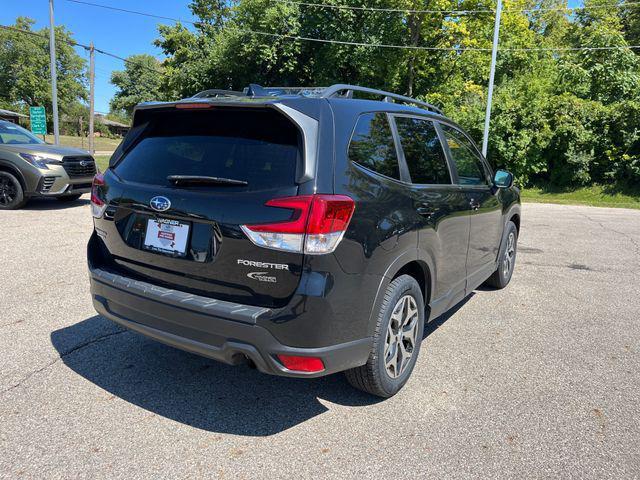 Photo of 2022 Crystal Black Silica Subaru Forester