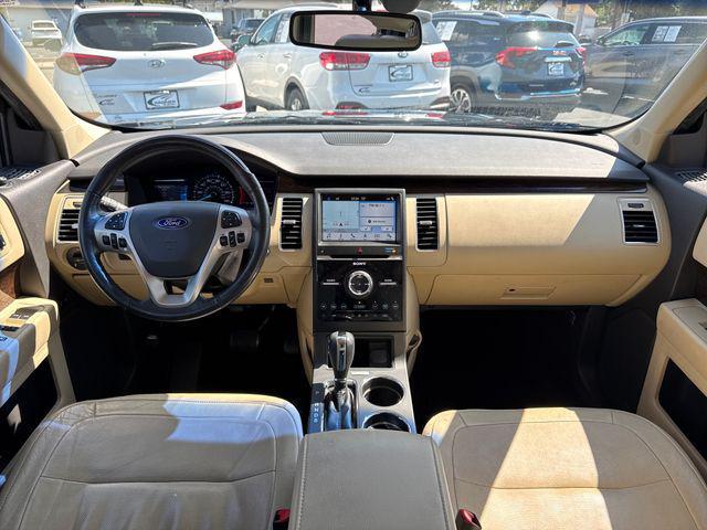 Photo of 2016 Shadow Black Ford Flex